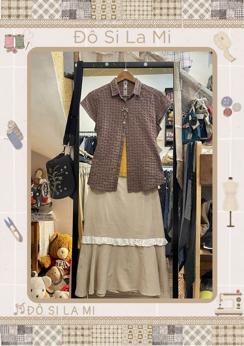 Áo gile tweed nâu phối áo vàng và chân váy be viền ren