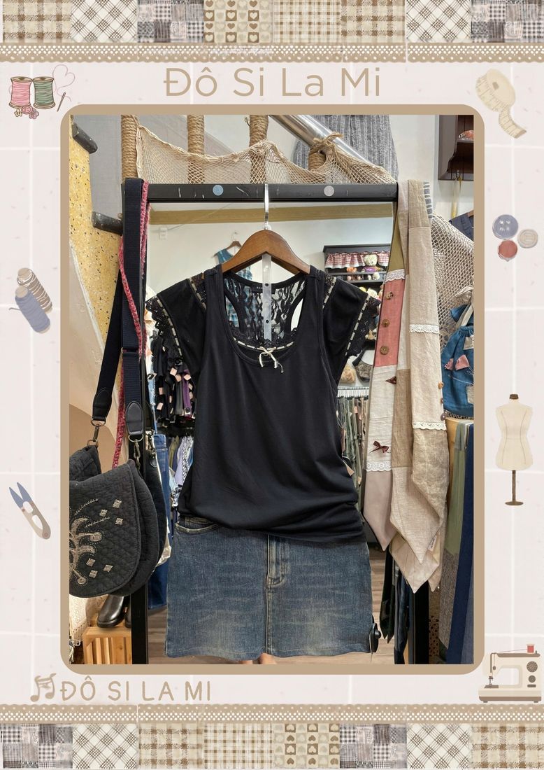 Áo hai dây ren đen phối chân váy denim xanh